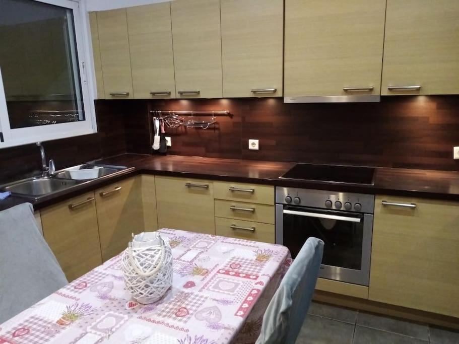 Τεσσαρι Στον Ναυτικο Ομιλο Χiου Lägenhet Chios Town Exteriör bild